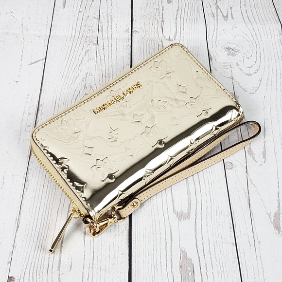 Michael Kors Handbags - ⚠️LAST 1⚠️Michael Kors Jet Set Phone Case Wristlet